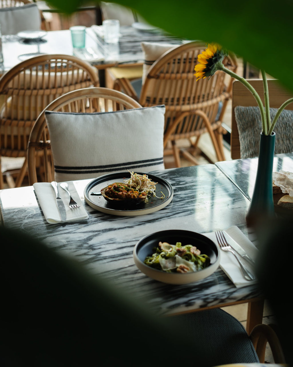 Handgemachtes Keramik Geschirr schwarz matt