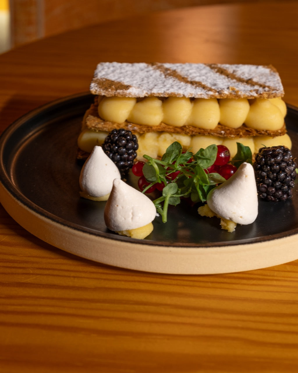 Handgemachtes Keramik Geschirr schwarz matt