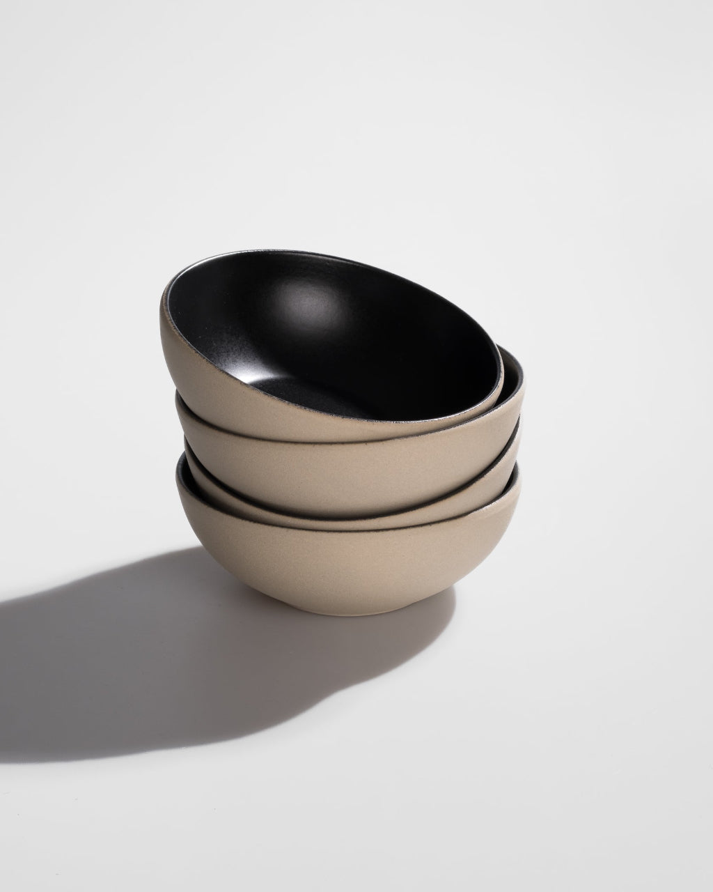 Handgemachtes Keramik Geschirr schwarz matt