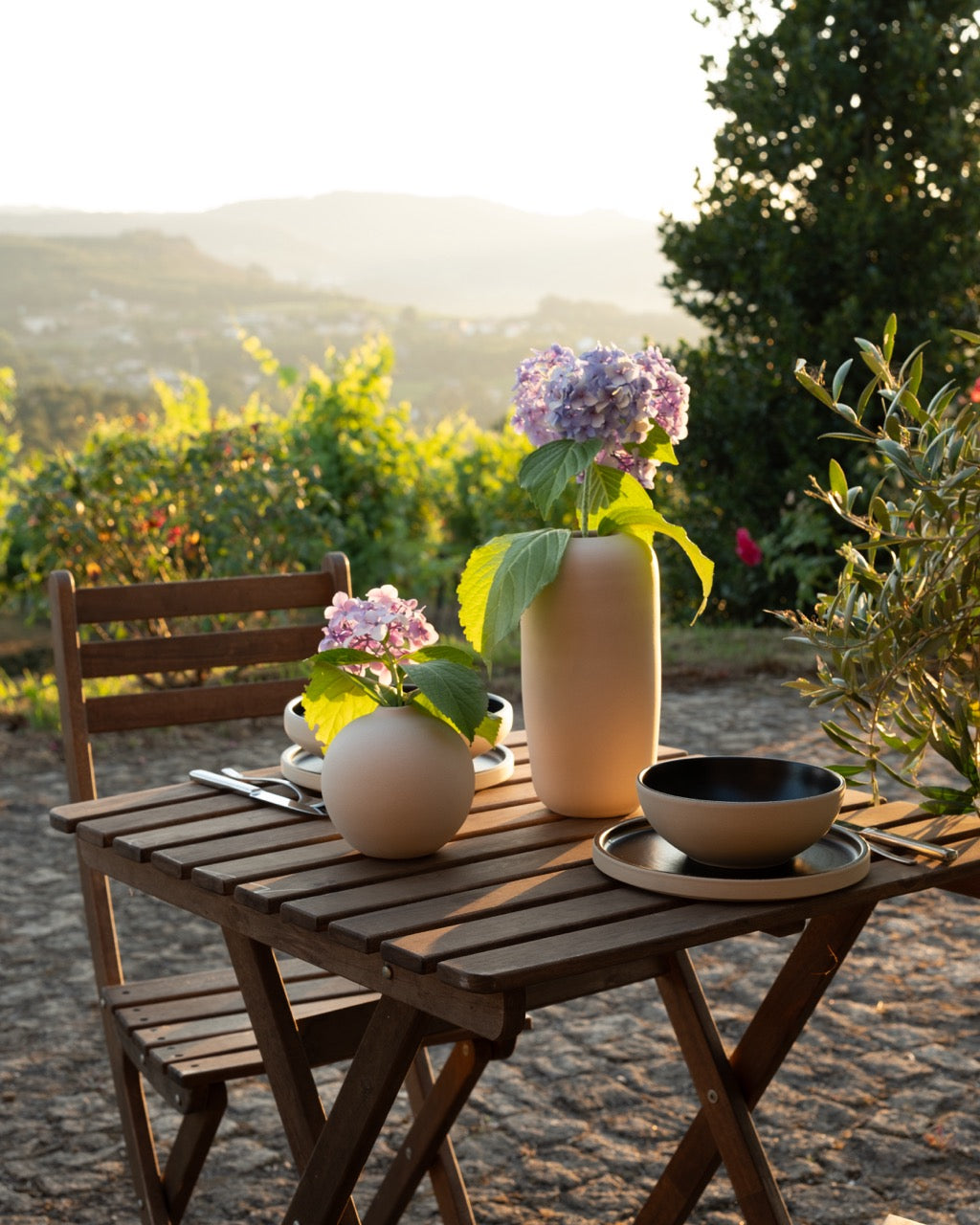 Handgemachtes Keramik Geschirr schwarz matt