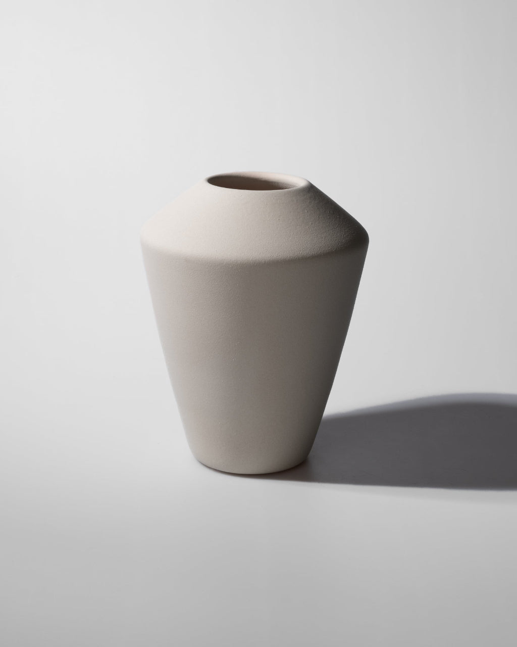 Handgemachte Design Keramik Vase beige