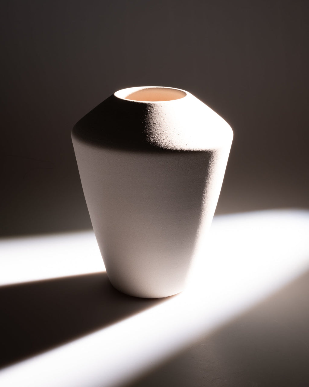 Handgemachte Design Keramik Vase beige