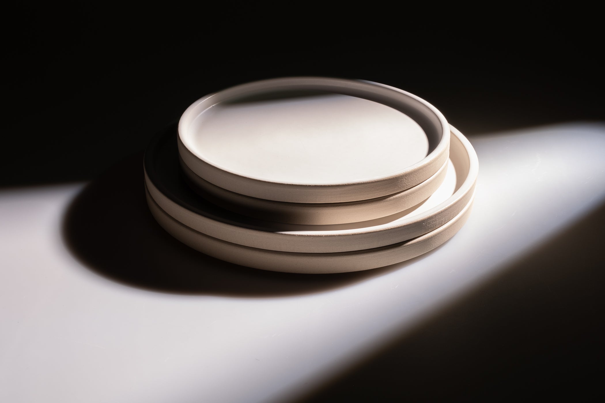 Tafelgeschirr aus Steingut