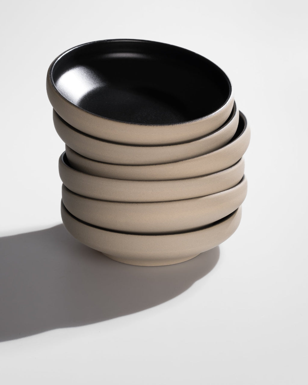 Handgemachtes Keramik Geschirr schwarz matt