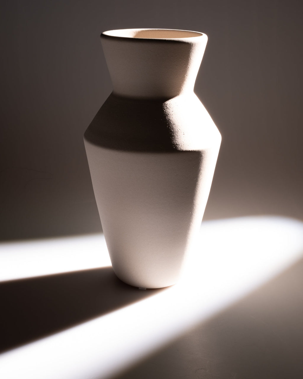 Handgemachte Keramik Vase beige Detail